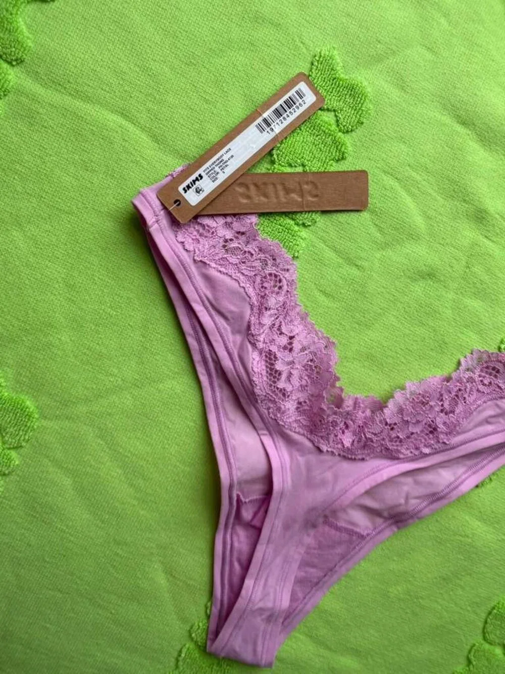 🌸 ✨ NWT SKIMS Fits Everybody Lace Trim Dipped Thong - Petal S 🎀 💫